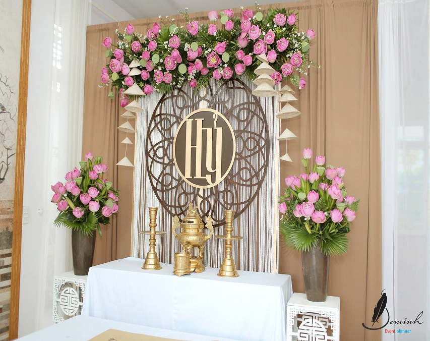 Ý Tưởng Sử Dụng Hoa Sen Trang Trí Gia Tiên Ngày Cưới Hỏi